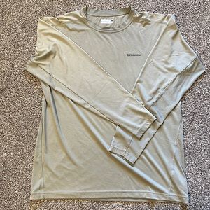 Men’s large Columbia long-sleeve omni-wick shirt.